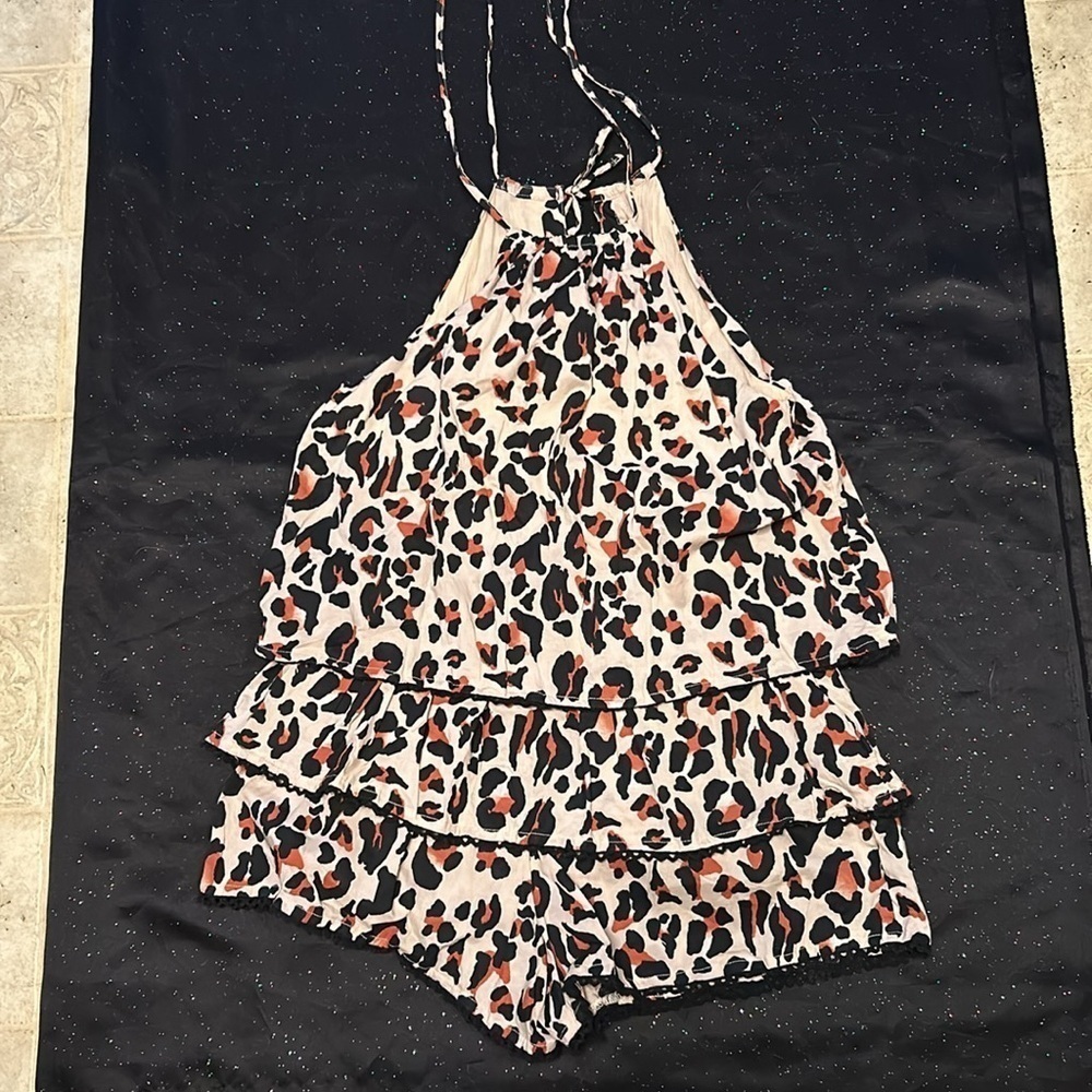 Urban Outfitters 🐆 Romper - Picture 9 of 14